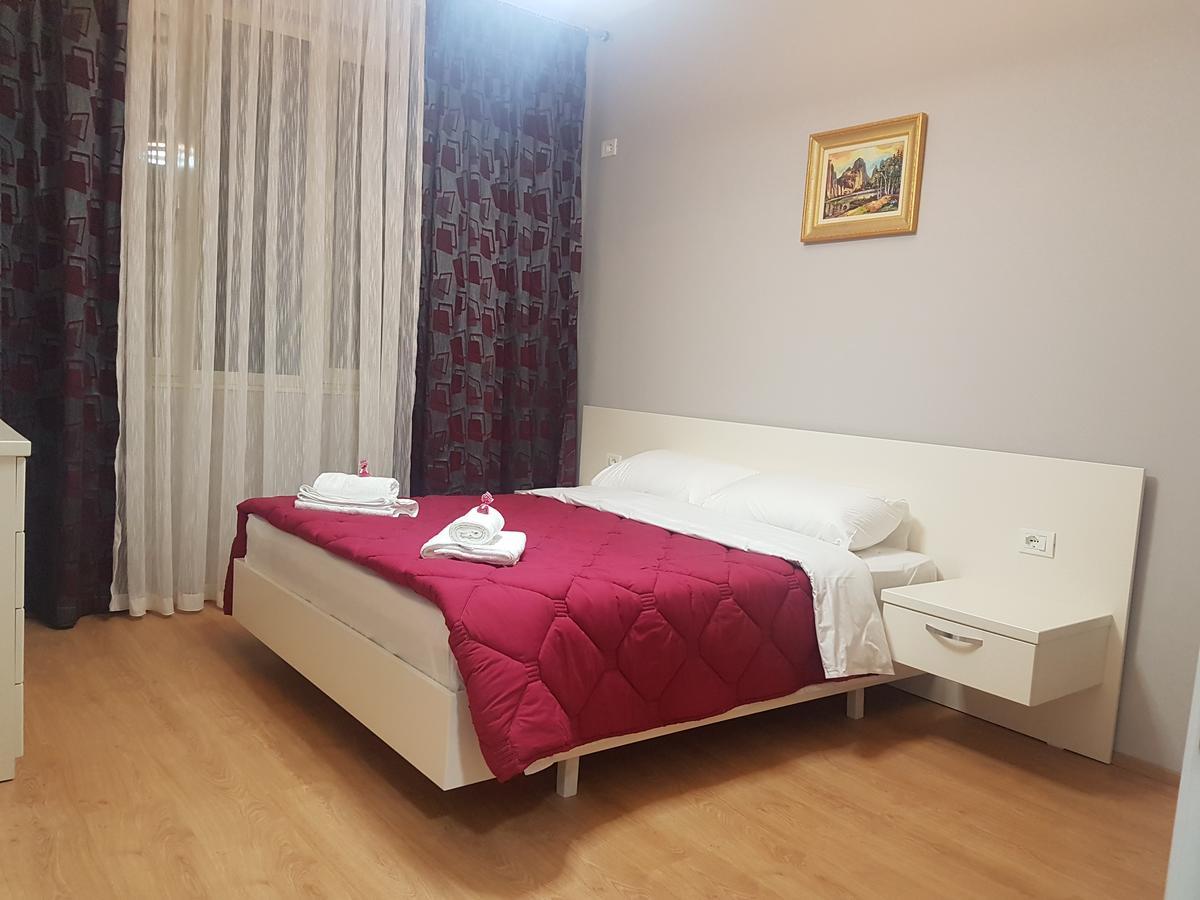 City Center Apartment Tirana Exteriör bild